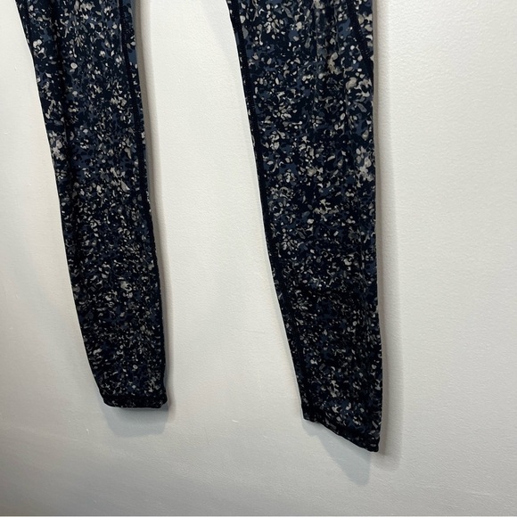 Athleta Blue Sandstone Salutation Pocket Leggings size XSMALL - Picture 5 of 11